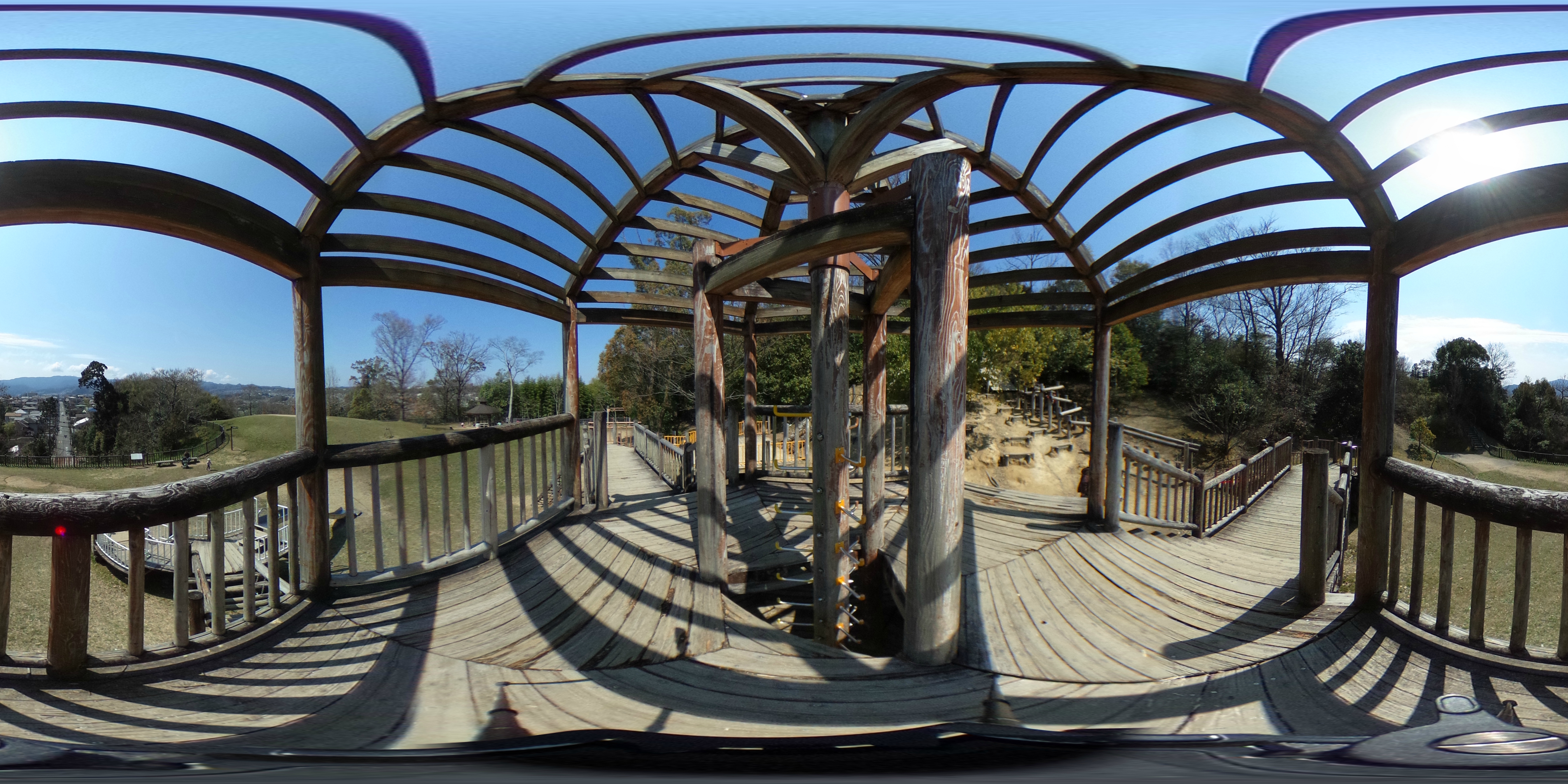 烏帽子形公園わんぱく広場のアスレチック遊具からの360度パノラマ画像